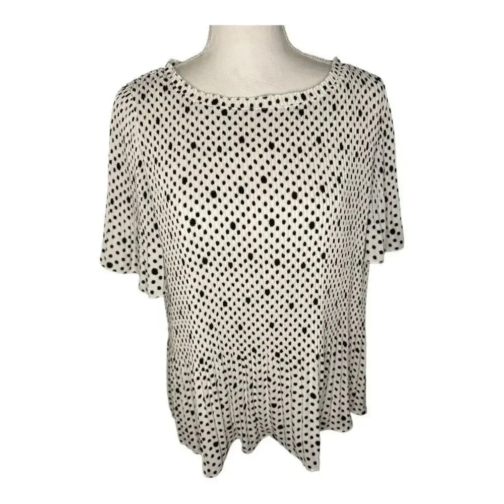 Ann Taylor Women’s Medium White & Black Textured‎ Short Bell Sleeved Top